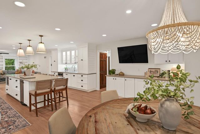 10270 N Range Line COURT, Mequon, WI 53092