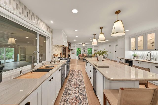 10270 N Range Line COURT, Mequon, WI 53092
