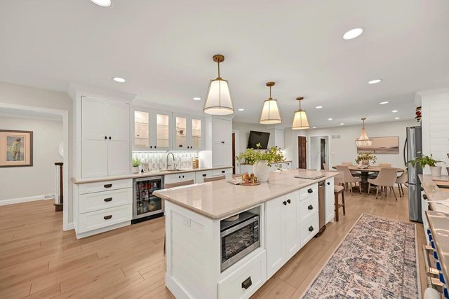 10270 N Range Line COURT, Mequon, WI 53092