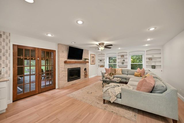 10270 N Range Line COURT, Mequon, WI 53092