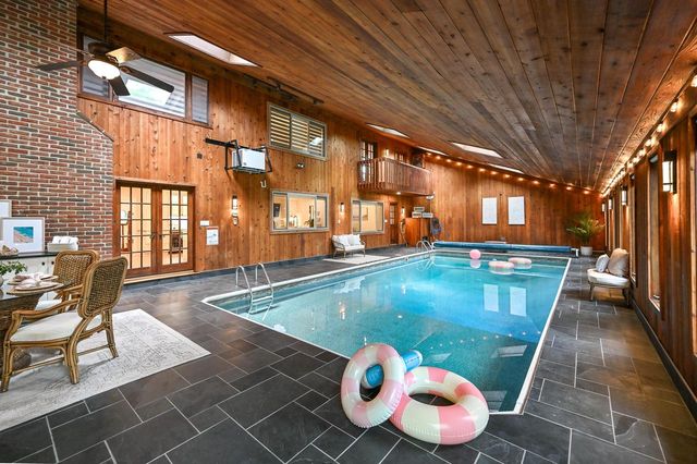 10270 N Range Line COURT, Mequon, WI 53092