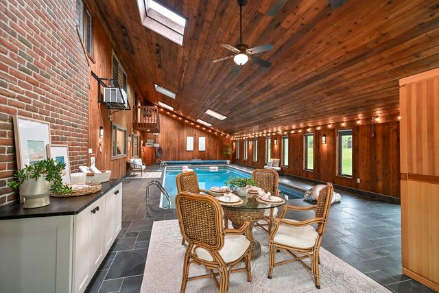 10270 N Range Line COURT, Mequon, WI 53092