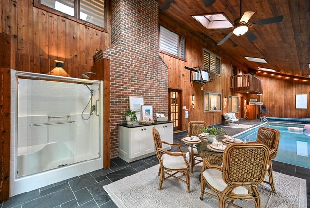 10270 N Range Line COURT, Mequon, WI 53092