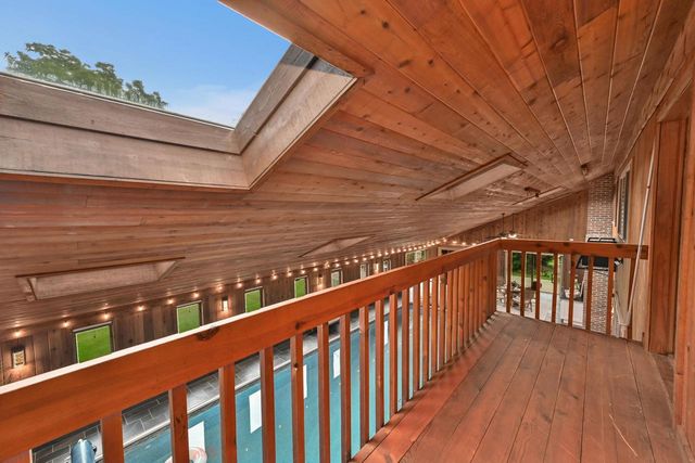 10270 N Range Line COURT, Mequon, WI 53092