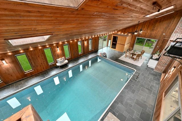 10270 N Range Line COURT, Mequon, WI 53092