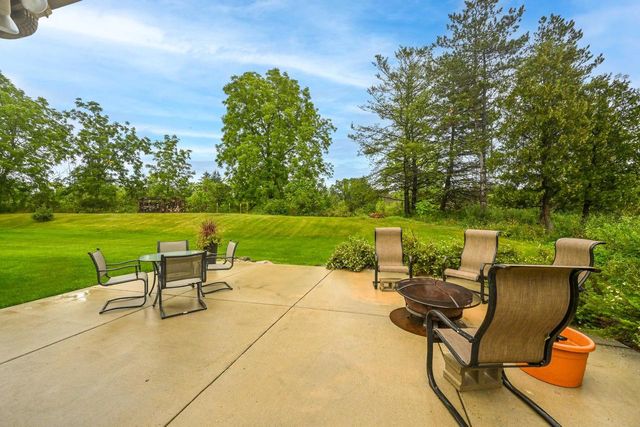 10270 N Range Line COURT, Mequon, WI 53092