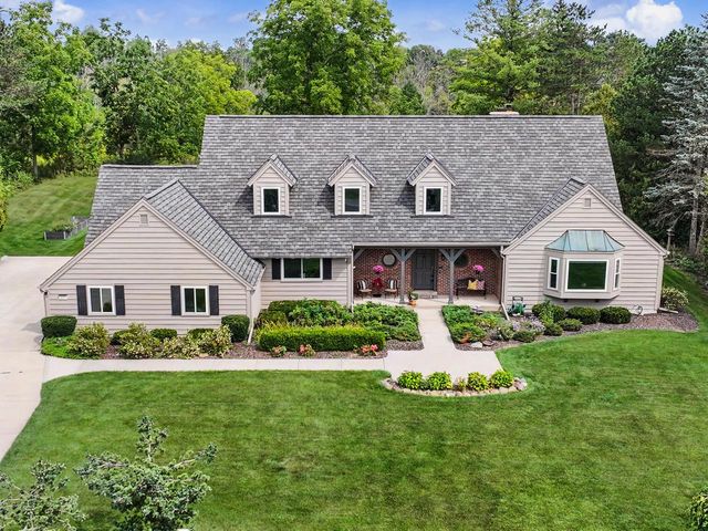10270 N Range Line COURT, Mequon, WI 53092