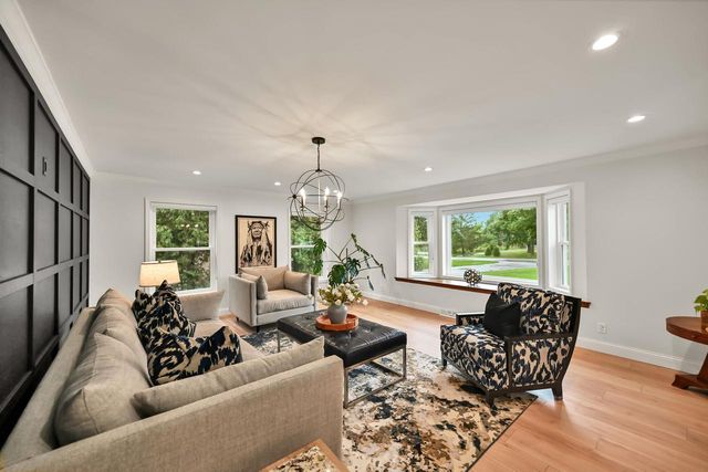 10270 N Range Line COURT, Mequon, WI 53092