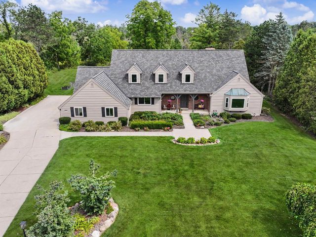 10270 N Range Line COURT, Mequon, WI 53092