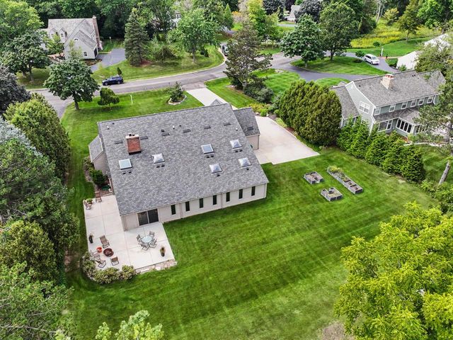 10270 N Range Line COURT, Mequon, WI 53092