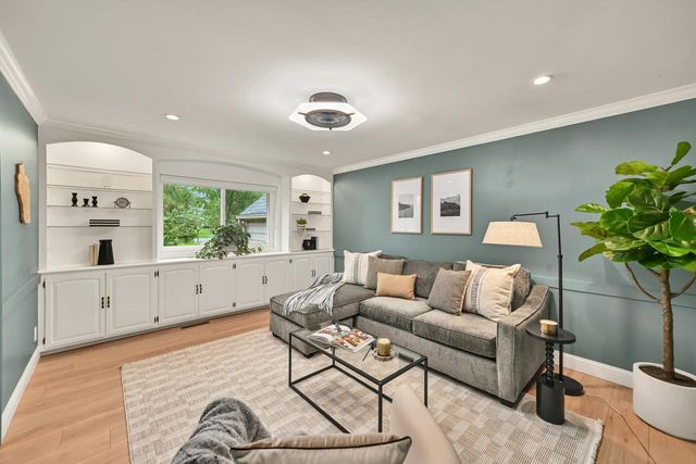 10270 N Range Line COURT, Mequon, WI 53092