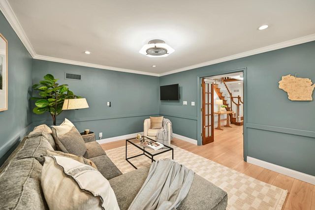 10270 N Range Line COURT, Mequon, WI 53092