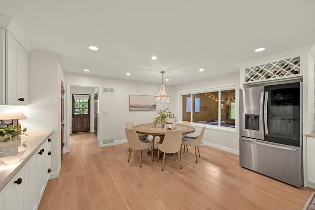 10270 N Range Line COURT, Mequon, WI 53092