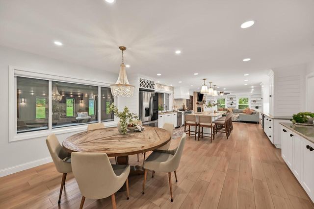 10270 N Range Line COURT, Mequon, WI 53092