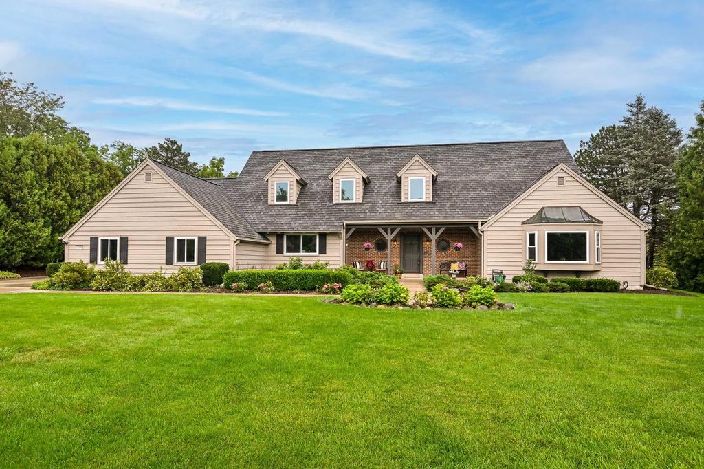 10270 N Range Line COURT, Mequon, WI 53092