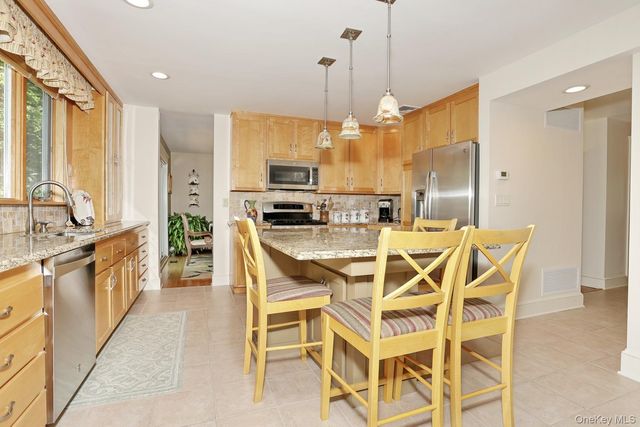 245 W Central Avenue, Pearl River, NY 10965