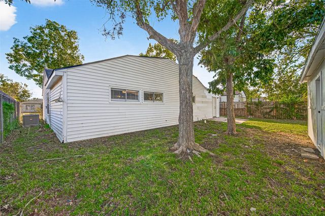4729 Paradise Lane, Houston, TX 77048