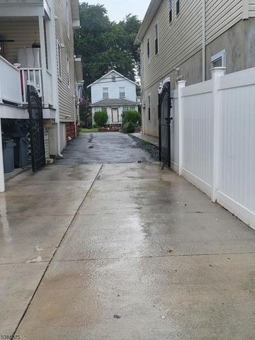 842 Gibbons Ct, Elizabeth City, NJ 07202