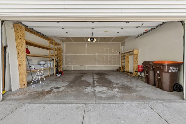 1911 Queens Drive, Woodbury, MN 55125