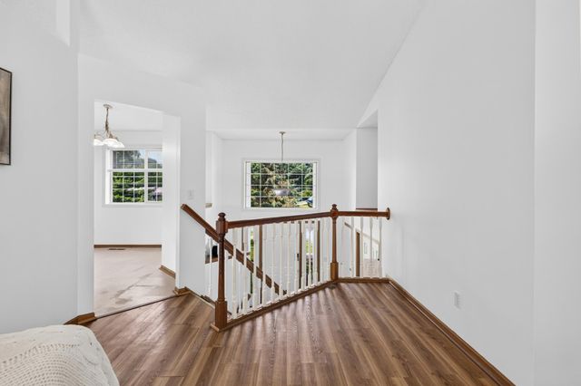 1911 Queens Drive, Woodbury, MN 55125