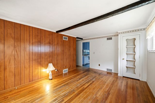 23 Steuben St, Springfield, MA 01151