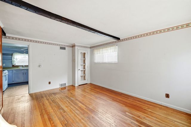 23 Steuben St, Springfield, MA 01151