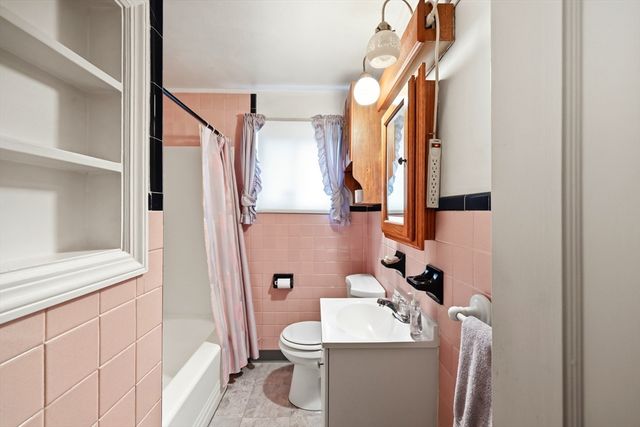 23 Steuben St, Springfield, MA 01151
