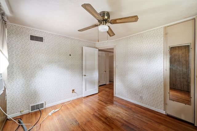 23 Steuben St, Springfield, MA 01151