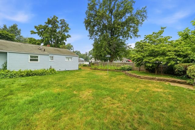 23 Steuben St, Springfield, MA 01151