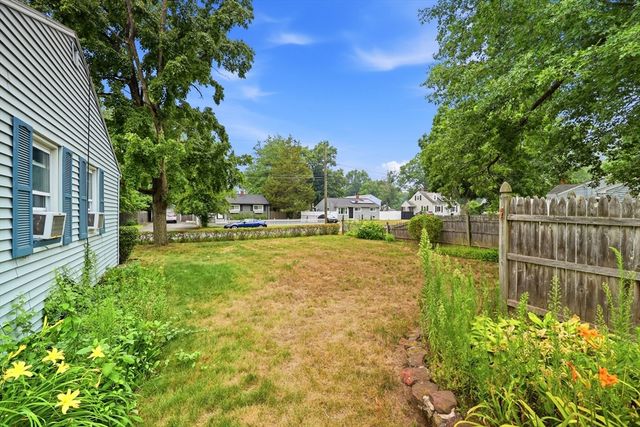 23 Steuben St, Springfield, MA 01151