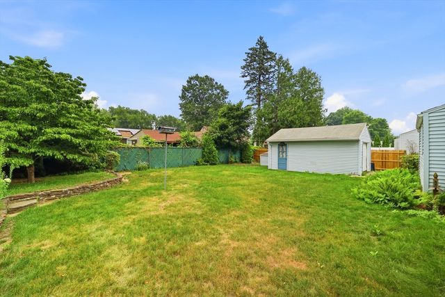23 Steuben St, Springfield, MA 01151