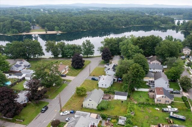 23 Steuben St, Springfield, MA 01151