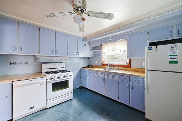 23 Steuben St, Springfield, MA 01151
