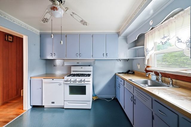 23 Steuben St, Springfield, MA 01151