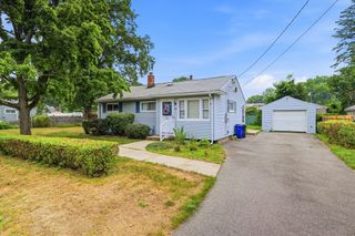 23 Steuben St, Springfield, MA 01151
