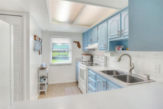 333 LAKE HOWARD DRIVE NW 113D, Winter Haven, FL 33880