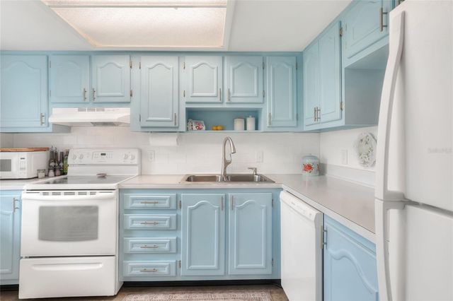 333 LAKE HOWARD DRIVE NW 113D, Winter Haven, FL 33880