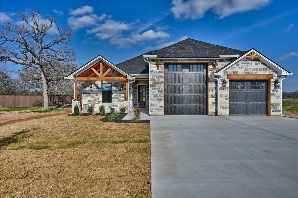 746 Lake Day Drive, Somerville, TX 77879