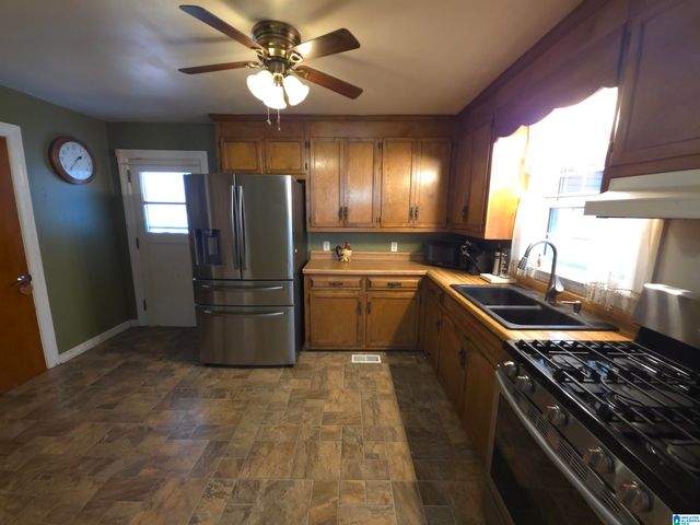 537 LEAHY CIRCLE, Talladega, AL 35160