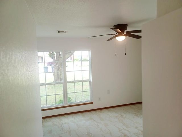 724 Westridge Court, Yukon, OK 73099