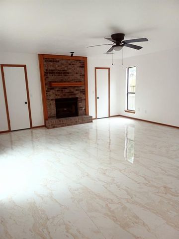 724 Westridge Court, Yukon, OK 73099