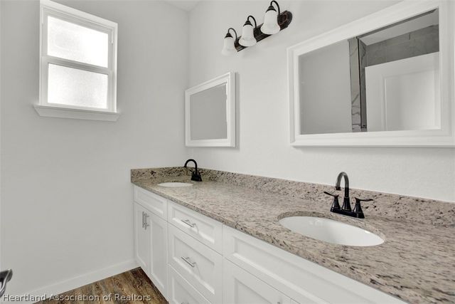 301 Oak Knolls Circle, Sebring, FL 33876