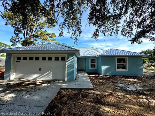 301 Oak Knolls Circle, Sebring, FL 33876
