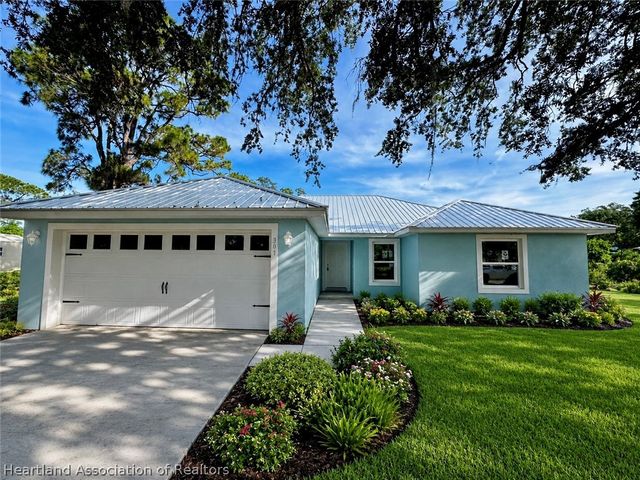 301 Oak Knolls Circle, Sebring, FL 33876