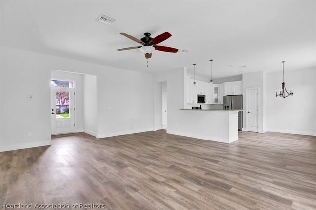 301 Oak Knolls Circle, Sebring, FL 33876