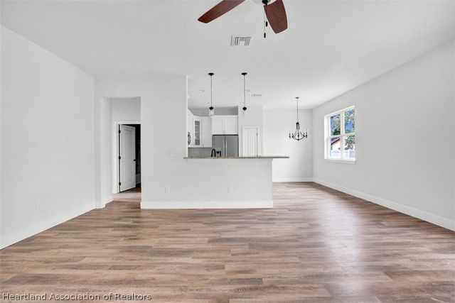 301 Oak Knolls Circle, Sebring, FL 33876