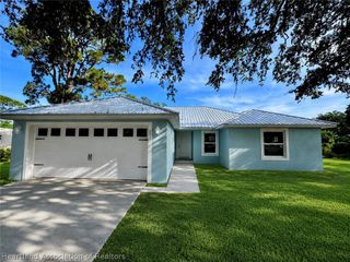 301 Oak Knolls Circle, Sebring, FL 33876