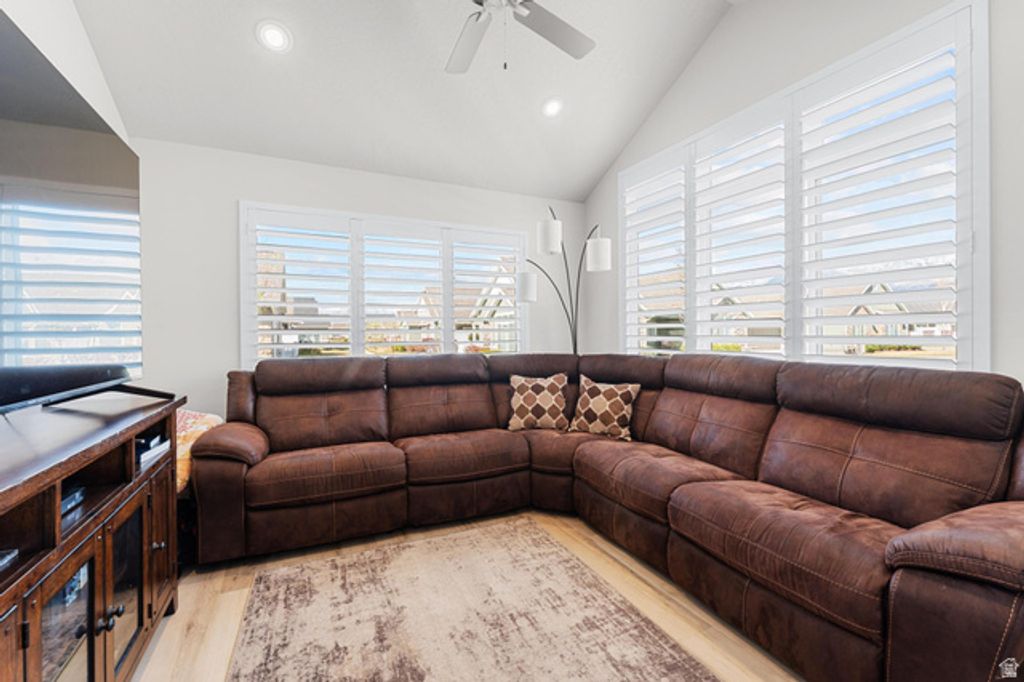Image 11 of property listing at 442 N PINTAIL LN #C, Vineyard, UT 84059