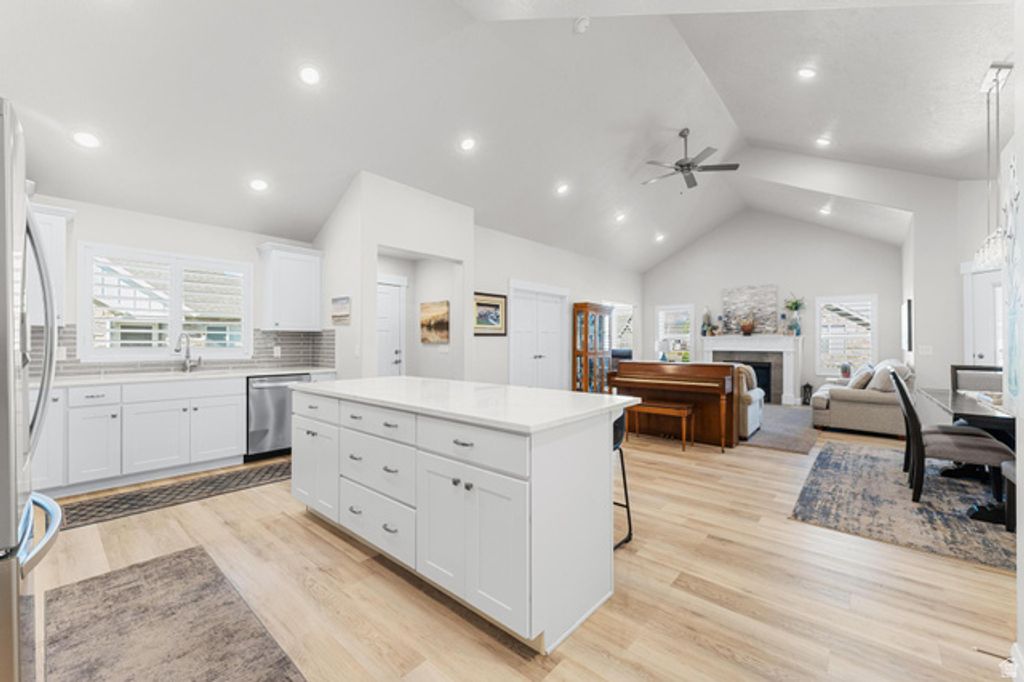 Image 6 of property listing at 442 N PINTAIL LN #C, Vineyard, UT 84059