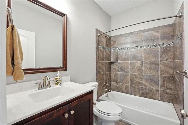 7611 N Adrian Avenue, Kansas City, MO 64151